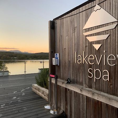 The Penthouse Bowness Luxury Loft Jacuzzi Bath & Complimentary Lakeview Spa Membership Exteriör bild