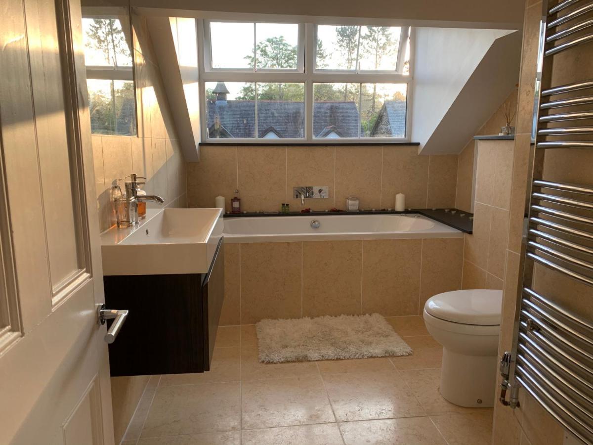 The Penthouse Bowness Luxury Loft Jacuzzi Bath & Complimentary Lakeview Spa Membership Exteriör bild