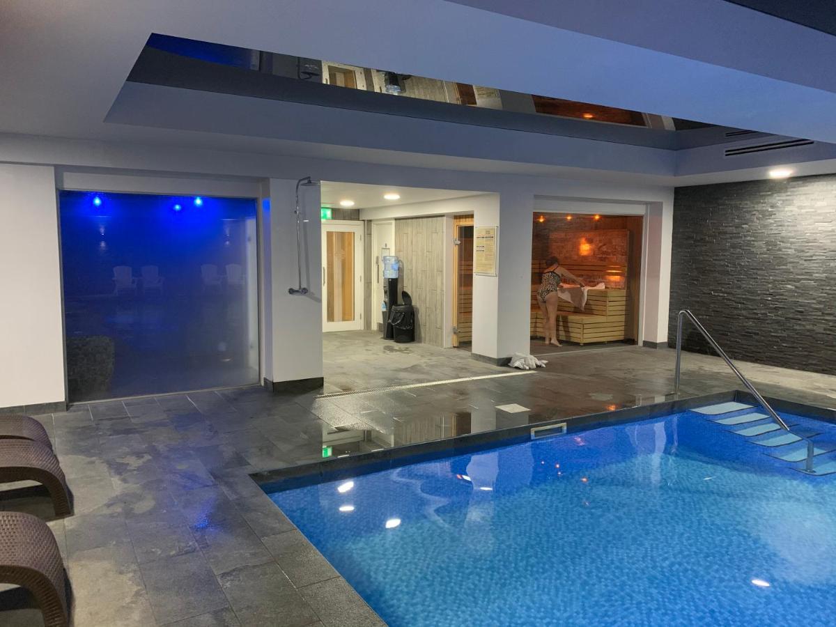 The Penthouse Bowness Luxury Loft Jacuzzi Bath & Complimentary Lakeview Spa Membership Exteriör bild