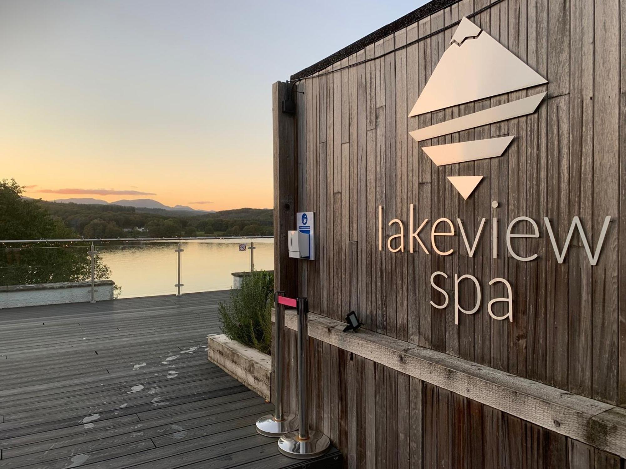 The Penthouse Bowness Luxury Loft Jacuzzi Bath & Complimentary Lakeview Spa Membership Exteriör bild