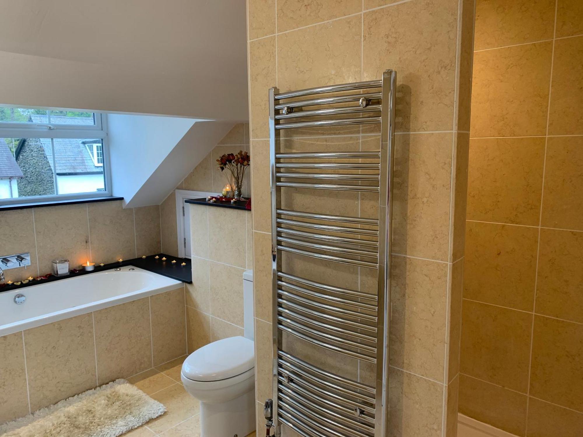 The Penthouse Bowness Luxury Loft Jacuzzi Bath & Complimentary Lakeview Spa Membership Exteriör bild